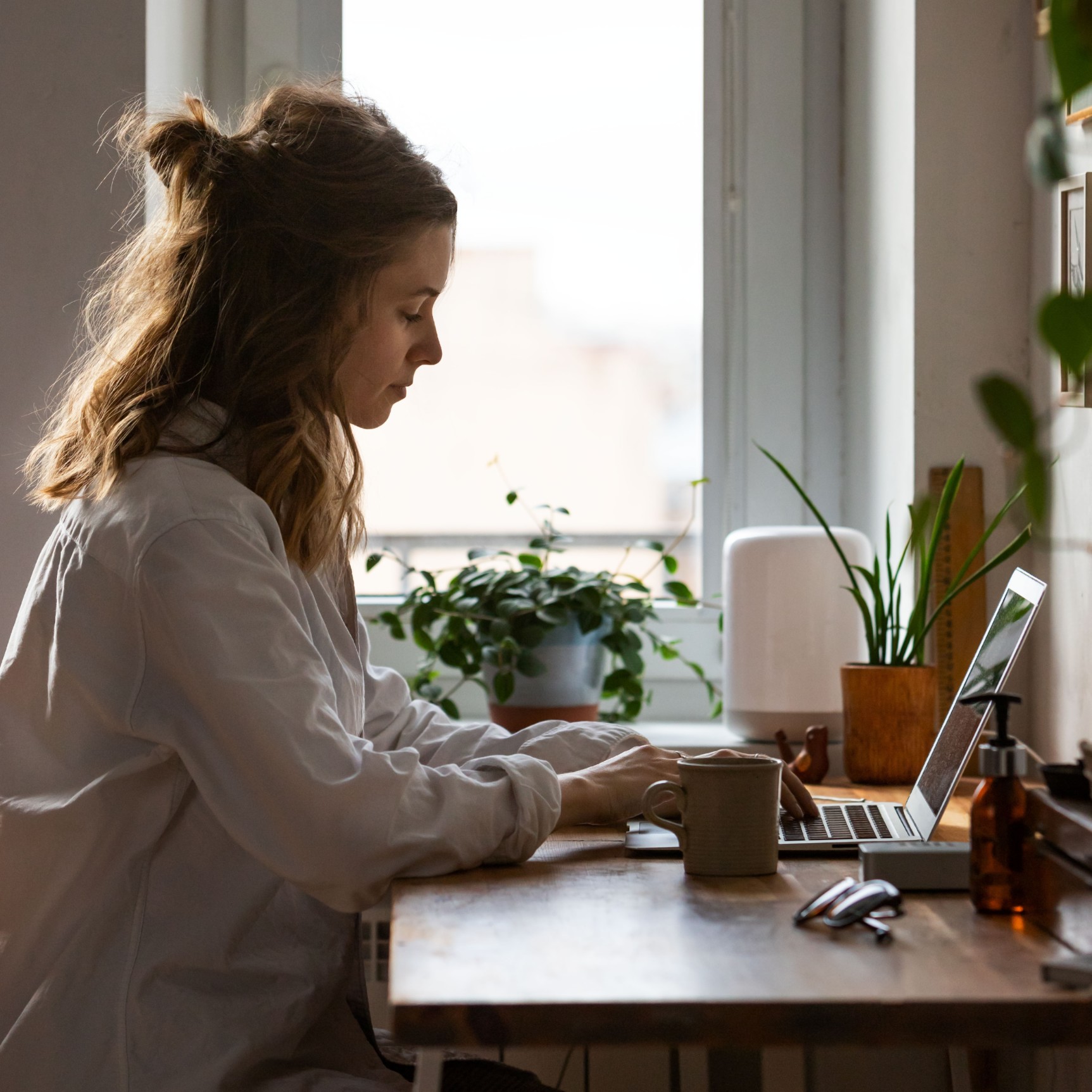 blogging-browsing-laptop blogging-browsing-laptop